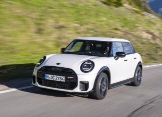 MINI Cooper S 5 porte: 204 CV e più spazio senza rinunciare al go-kart feeling