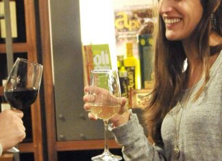 Mangiare con una persona cara abbassa la glicemia, studio