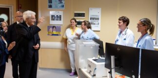 Un messaggio contro i femminicidi: il presidente Mattarella in visita alla ‘Stanza Rosa’ dell’ospedale di Grosseto