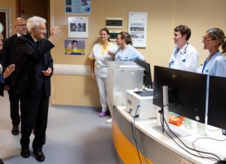 Un messaggio contro i femminicidi: il presidente Mattarella in visita alla ‘Stanza Rosa’ dell’ospedale di Grosseto