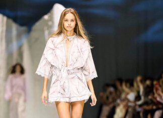 Milano Fashion Week, anche la fidanzata di Sinner Laila Hasanovic sfila in passerella
