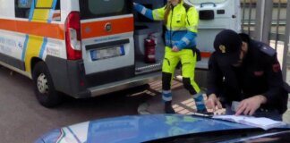 Milano, operaio di 48 anni muore precipitando da un sottotetto: indagini in corso