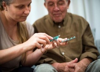 Millennial consapevoli ma stressati, boomer caregiver con gli acciacchi: generazioni a confronto