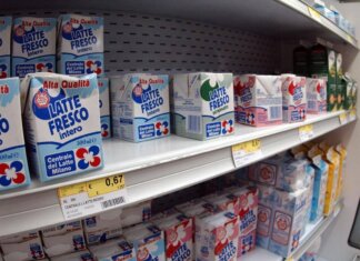 Nei supermercati è caccia ai prodotti scontati: il peso del caro vita sulla spesa degli italiani