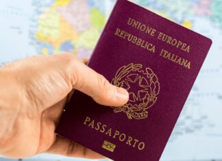Non capisce l’italiano, il sindaco ‘congela’ la consegna della cittadinanza