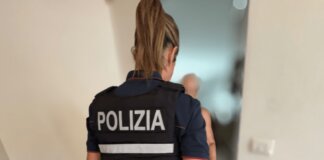 Non mangiava da giorni e viveva in condizioni di degrado a Fiuggi: poliziotti le comprano cibo
