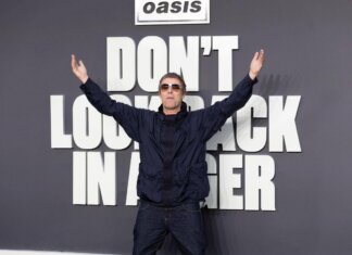 Oasis a Roma, Liam Gallagher scatenato sui social: le risposte (surreali) ai fan
