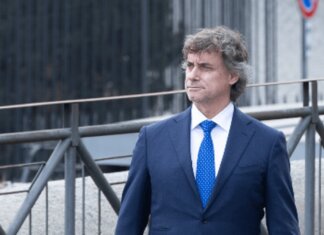Operaio muore al Colosseo, Rai rinvia serata evento di Alberto Angela: “Andrea aveva l’età dei miei figli”