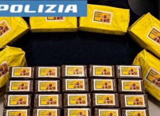 Cinque chili di hashish nascosti nell’auto: arrestato dopo la fuga