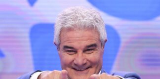 Pino Insegno, il legale: “Non deve sua presenza in Rai a Meloni, affermarlo lede la sua reputazione”