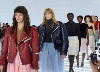 Prada, la gonna è un’ossessione e un invito alla contraddizione
