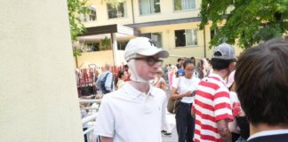 Primo giorno di scuola per i 4 ragazzi del Virgilio di Milano rimasti feriti a Crans Montana: l’applauso e l’abbraccio dei compagni