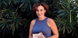 Prof accoltellata, la scrittrice Auci: “Anch’io minacciata in classe, avevo tolto un cellulare”