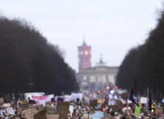 Proteste in Germania dopo voto per Afd in Sassonia‑Anhalt. L’allarme del Consiglio degli Ebrei: “Siamo inorriditi”