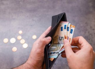 Quanto si indebitano gli italiani per vivere? L’analisi tra prestiti, mutui e stipendi fermi