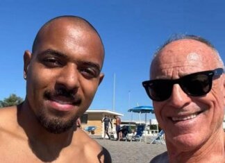 Relax vista gol: Malen in spiaggia a Ostia e poi a Trigoria per l’allenamento