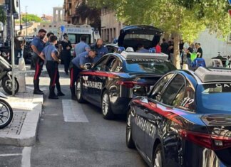Roma, donna accoltellata. Malore per l’aggressore, avrebbe tentato un gesto estremo