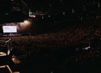Un Mandela Forum sold out per l’evento per gli ottant’anni del primo voto femminile in Italia