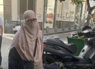 Sangiuliano posta foto di donna con niqab a Napoli: “Ecco pericolo islamizzazione”