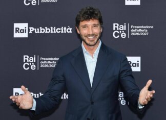 Sanremo, il nuovo regolamento dell’era De Martino: arriva la ‘Serata Performance’, 24 big in gara e paletti per l’IA