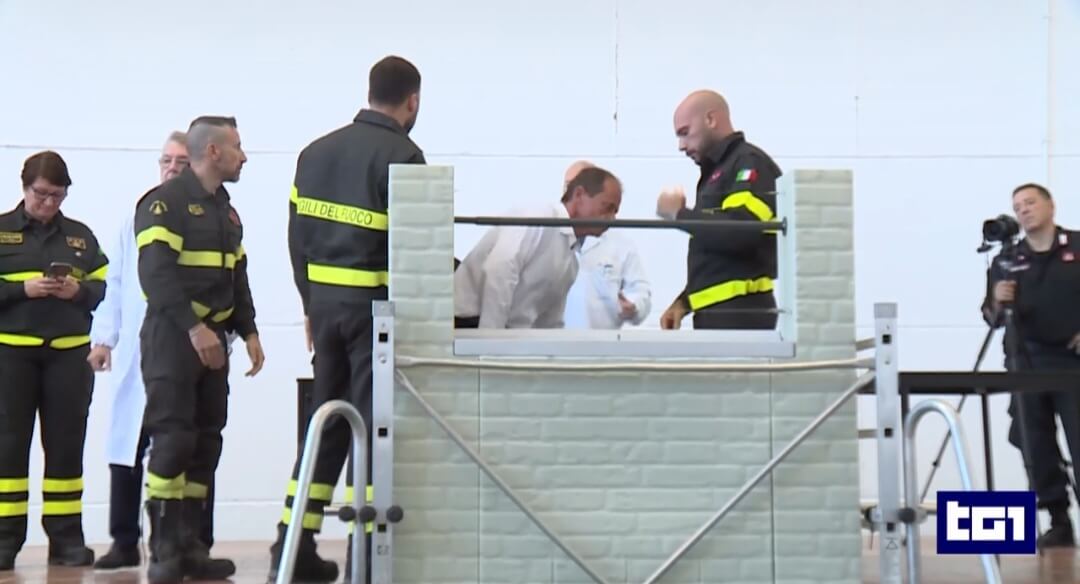 ricostruzione morte david rossi aggredito da almeno due persone ha tentato di aggrapparsi al bordo finestra da Corrieretoscano.it ricostruzione morte david rossi aggredito da almeno due persone ha tentato di aggrapparsi al bordo finestra