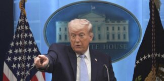 Scure di Trump sui giornalisti: niente accesso alla Casa Bianca per Cnn, Ms Now e Politico. “Assalto ai diritti, avanti con il nostro lavoro”