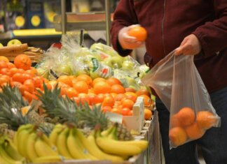 Spreco alimentare, scende sotto i 500 grammi a testa a settimana