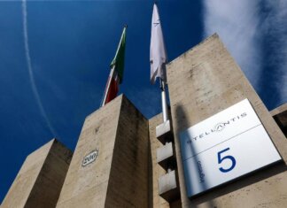 Stellantis, cassa integrazione a Mirafiori dal 19 al 30 ottobre su linea 500 elettrica e ibrida