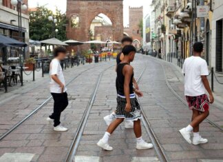 Stop sussidi alle famiglie dei ‘maranza’, il ddl di Fratelli d’Italia: benefici sospesi se minore condannato ad almeno un anno