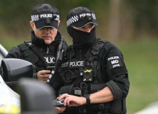 Sventato attentato in Gran Bretagna, esplosivi vicino a una base Raf a Fairford: chi sono i 5 arrestati
