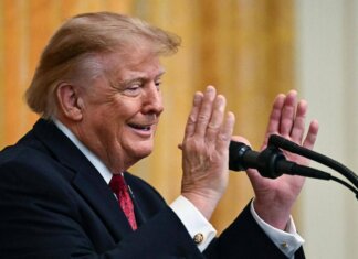 Trump e il mea culpa: “Usa volano e non l’ho spiegato, ho fatto un pessimo lavoro”