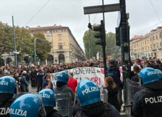 Vannacci a Torino, la protesta contro il generale e il seminario della polizia