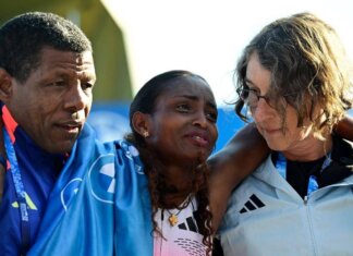 Vince la maratona di Berlino, si infortuna all’ultimo km e perde il record del mondo: il ‘dramma’ di Assefa