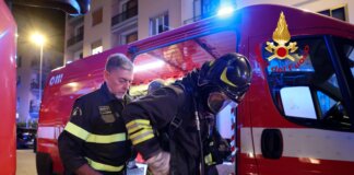 Fiamme in un condominio di Scandicci, inagibili tre piani dell’edificio