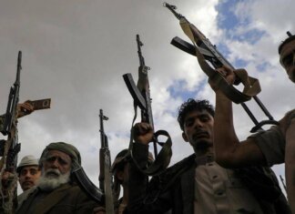 Yemen, scontri fra Houthi e forze governative: “154 morti in due giorni”. Gb schiera aereo per rifornire i jet sauditi