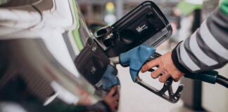 Tetto ai prezzi dei carburanti, ecco dove e quanto si risparmia da oggi Benzinaio