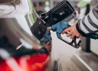 Tetto ai prezzi dei carburanti, ecco dove e quanto si risparmia da oggi Benzinaio