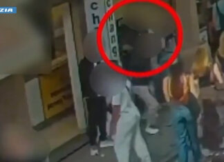 Via dal polso un orologio da 88mila euro mentre preleva denaro ad un Atm: arrestati in due