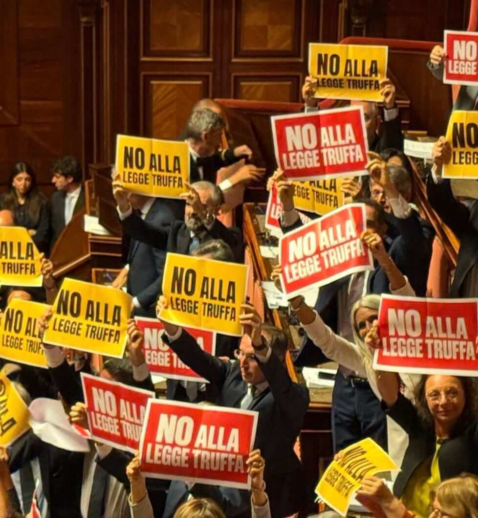 via libera del senato alla legge elettorale protestano le opposizioni no alla legge truffa da Corrieretoscano.it via libera del senato alla legge elettorale protestano le opposizioni no alla legge truffa