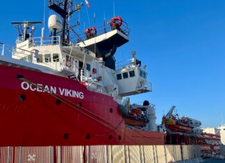 Sbarco della Ocean Viking a Marina di Carrara, è il quarto del 2026 Nave Ocean Viking