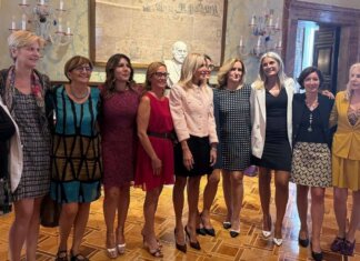Senatrici in minigonna contro Tajani e Vannacci: “Libere di vestirci come vogliamo” Senatrici in minigonna contro Tajani e Vannacci: "Libere di vestirci come vogliamo"