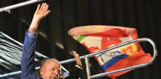 Brasile, Lula rieletto presidente: Bolsonaro chiede l’annullamento. Trump contesta il voto: “Hanno usato manuale Biden”