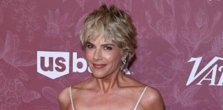 Caos a bordo del volo per New York, arrestata l’attrice Selma Blair: “Ha morso hostess e aggredito un poliziotto”