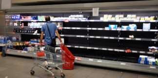 Caro carburanti e tir in sciopero, l’allarme: “Col blocco a rischio rifornimenti supermercati e negozi”