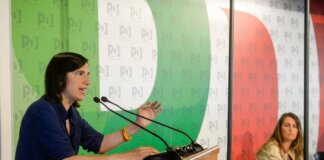Centrosinistra, il messaggio di Schlein: “Uno non vale uno”. Conte: “Si va alle primarie”