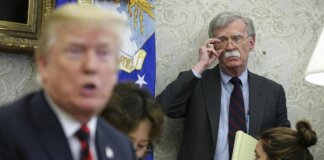 Cortei, l’ex consigliere di Trump Bolton: “Tattiche russe schema già visto, puntano a destabilizzare società”