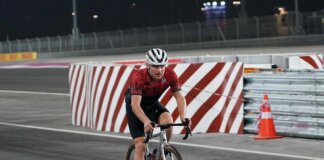 Dalle quattro ruote ai pedali: Bottas va da Sepang a Singapore in bici