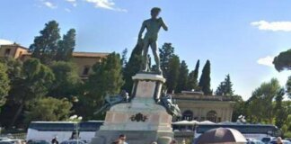 Firenze, bombola di gas sotto copia David a piazzale Michelangelo: si indaga
