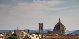 Firenze, falso allarme bomba a Piazzale Michelangelo: denunciato un 49enne