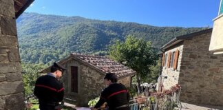 Ferì il marito alla gamba con un pugnale e lui morì in ospedale: in carcere una 59enne di Bibbiena